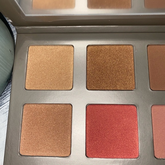 Iconic London Blaze Chaser Face Palette - Picture 2 of 5